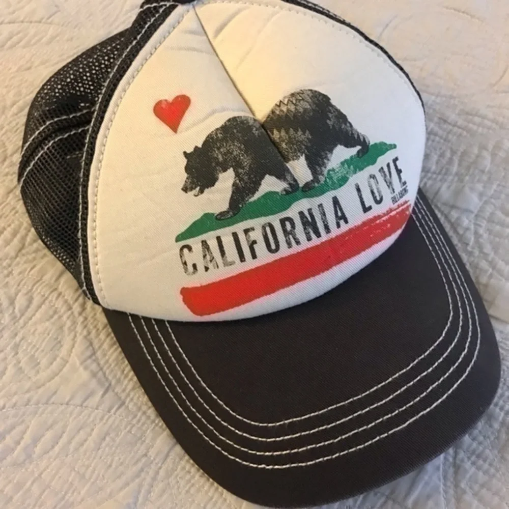 Billabong women trucker